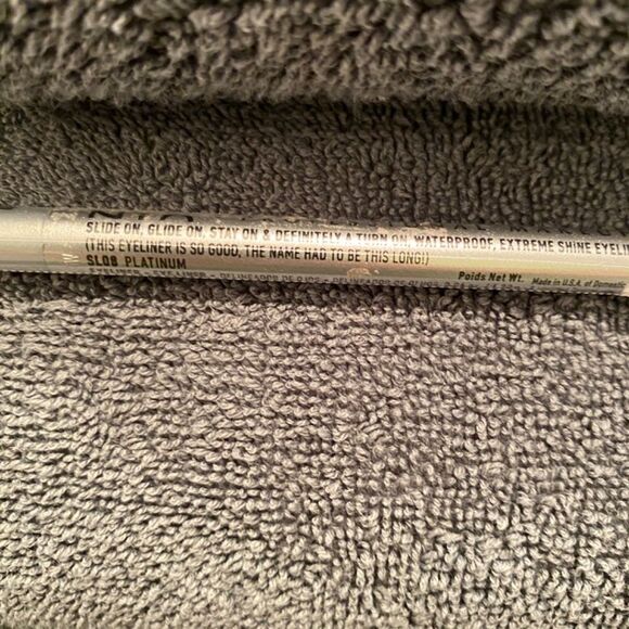 1044 NYX Professional Makeup Waterproof Extreme Shine Eyeliner Pencil Platinu… - Picture 4 of 8